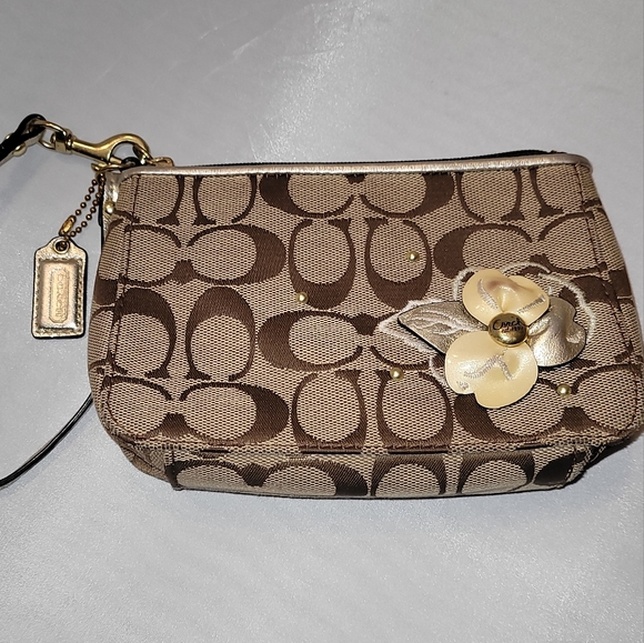 Coach Wristlet Signature Khaki Canvas Floral Design - Picture 8 of 8